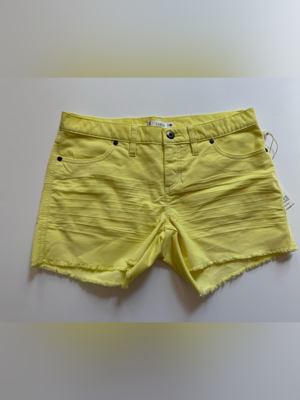 Carve Designs OAHU 4" SHORT in Citron size 6 NWT